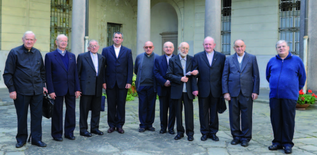 I sacerdoti festeggiati: da sinistra, mons. Emiliano Giolito, don Luigi Alfieri, mons. Eusebio Regge, don Tomasz Sén, don Guido Bobba, mons. Eusebio Regis, don Guido Galfione, don Gilio Ardissino, mons, Gianni Rossetti, don Luciano Garresi.