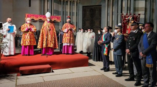 In migliaia alla Processione delle Macchine