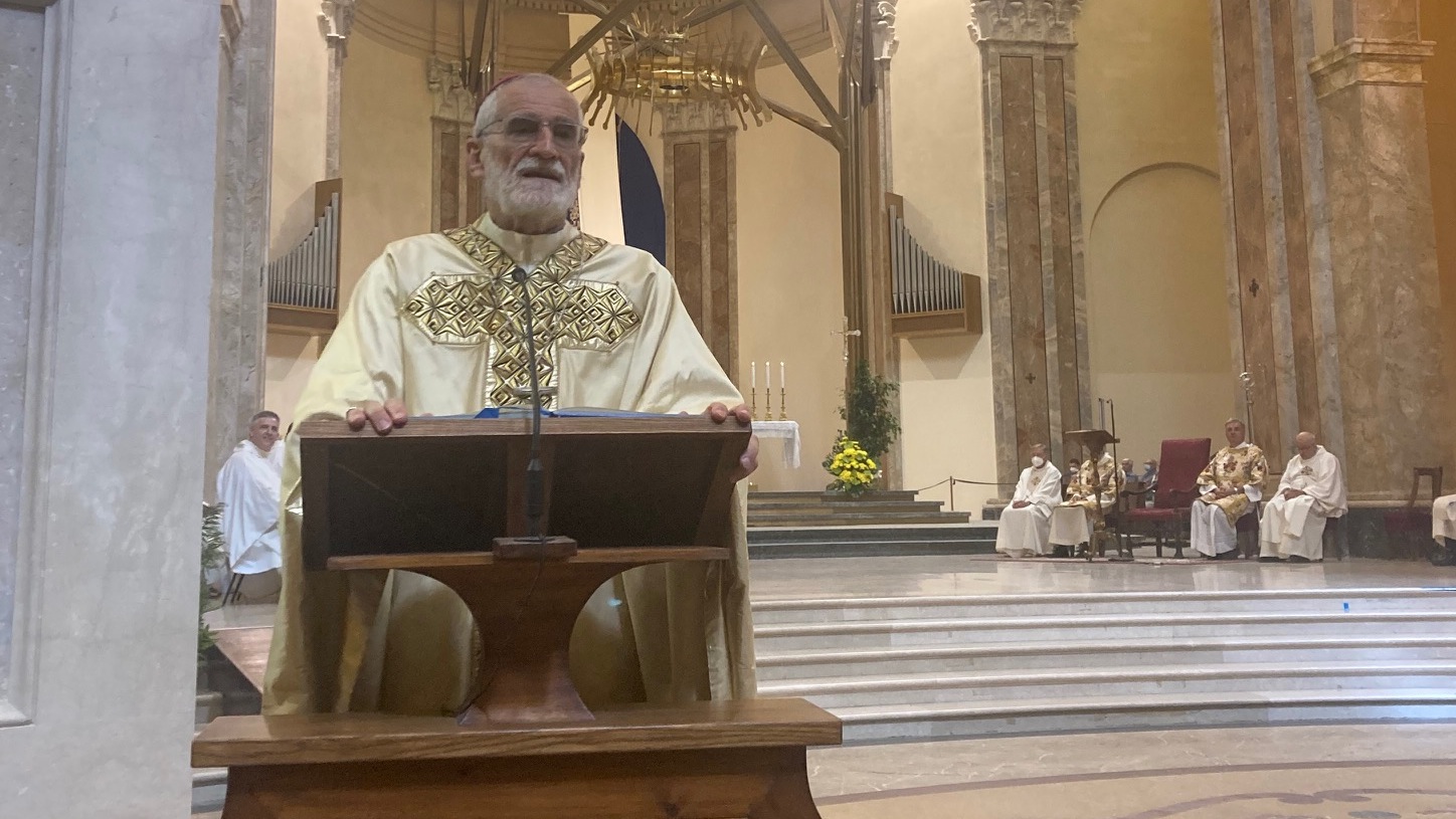 Mons. Arnolfo durante l'omelia a Oropa