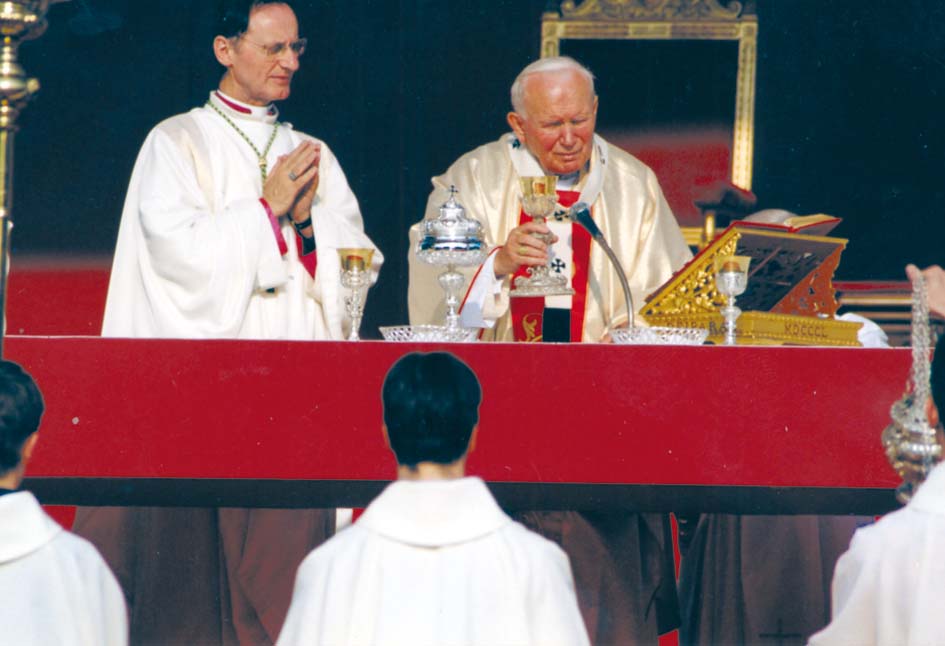 Giovanni Paolo II celebra insieme a p. Enrico Masseroni