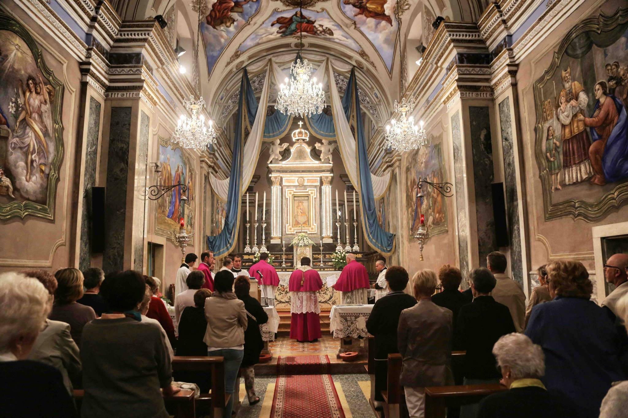 Una passata celebrazione al santuario di Costanzana (Foto Andrea Cherchi)