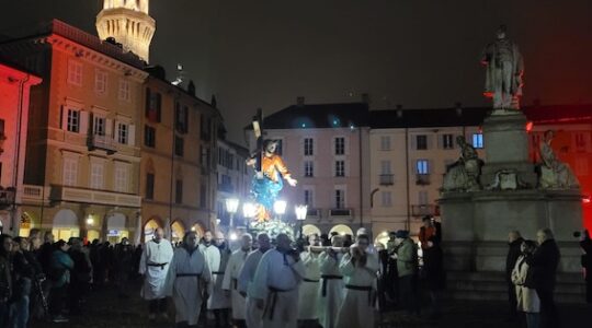 Il meteo non ferma la Processione delle Macchine